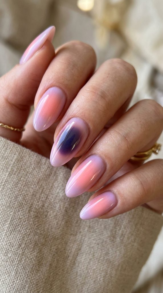 Double aura nails with a smaller halo inside a larger glowing aura