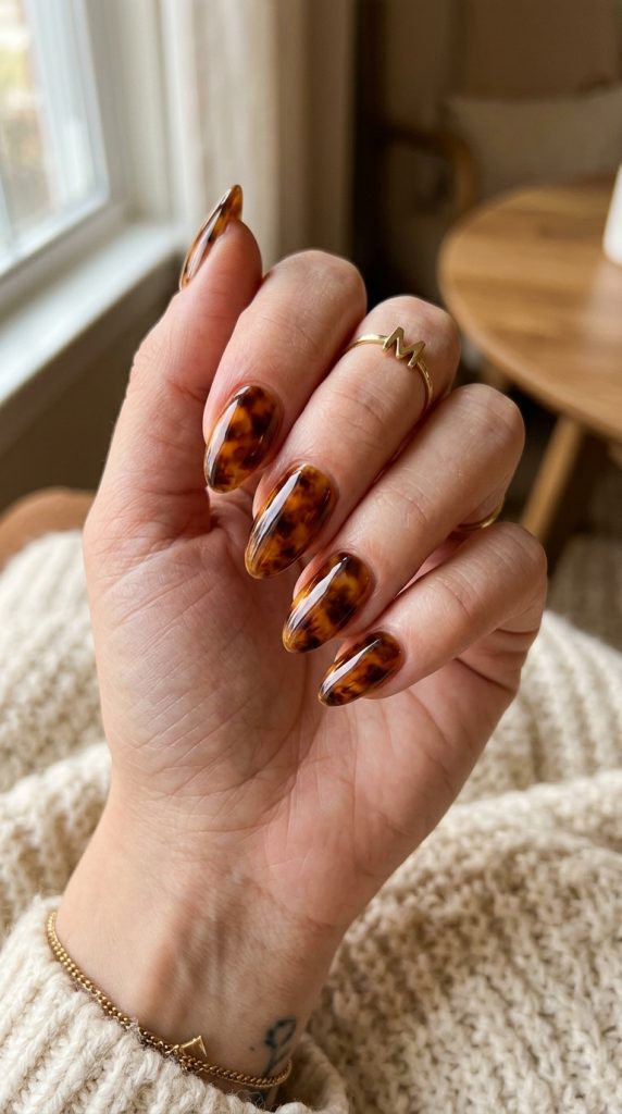 Tortoiseshell nails in amber, caramel, and brown